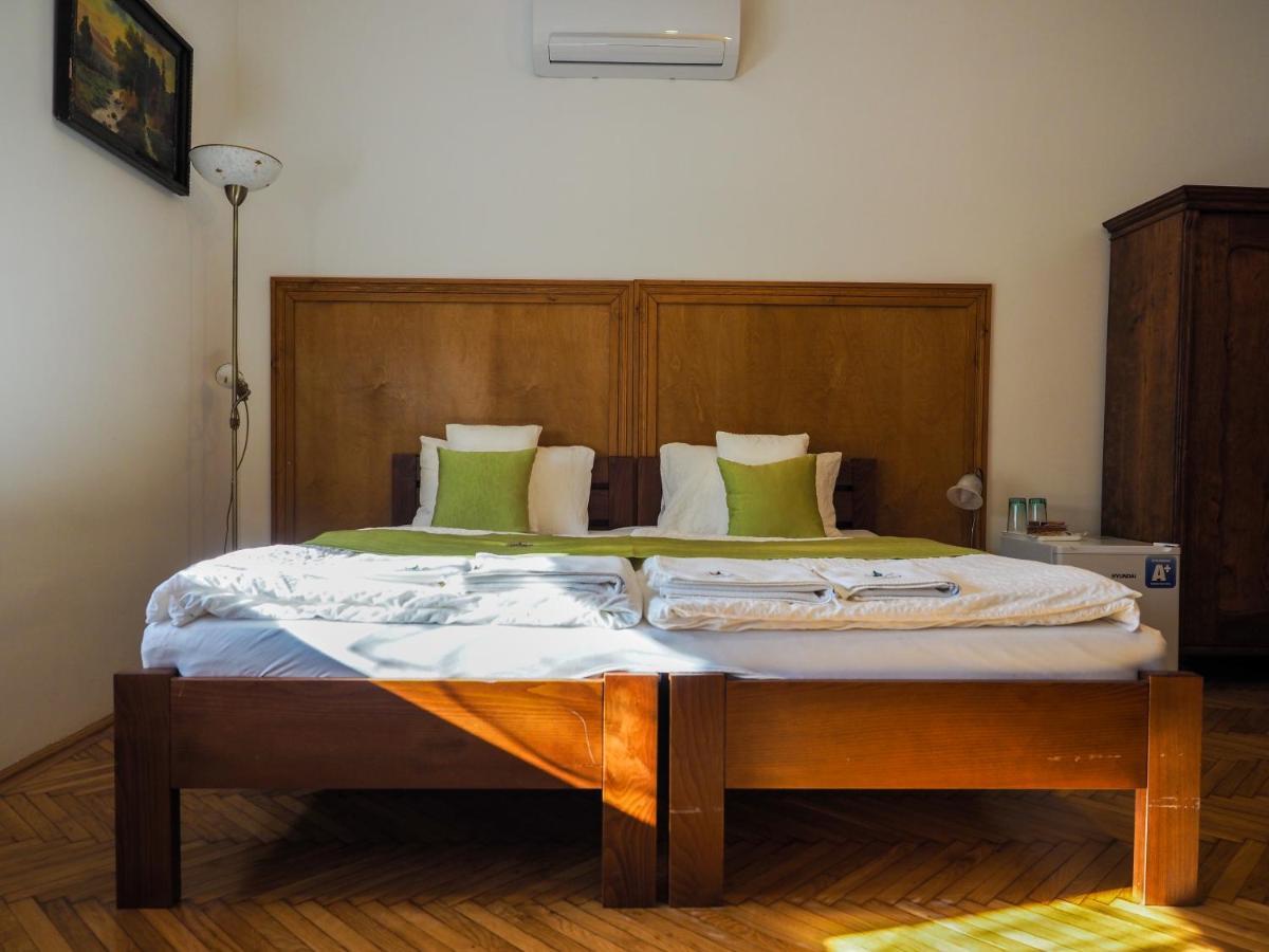 Bed and Breakfast Mamutfenyo Panzio Tata Exteriér fotografie